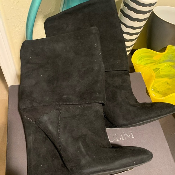 Enzo Angiolini Eadagene Black Suede Booties - Picture 2 of 12